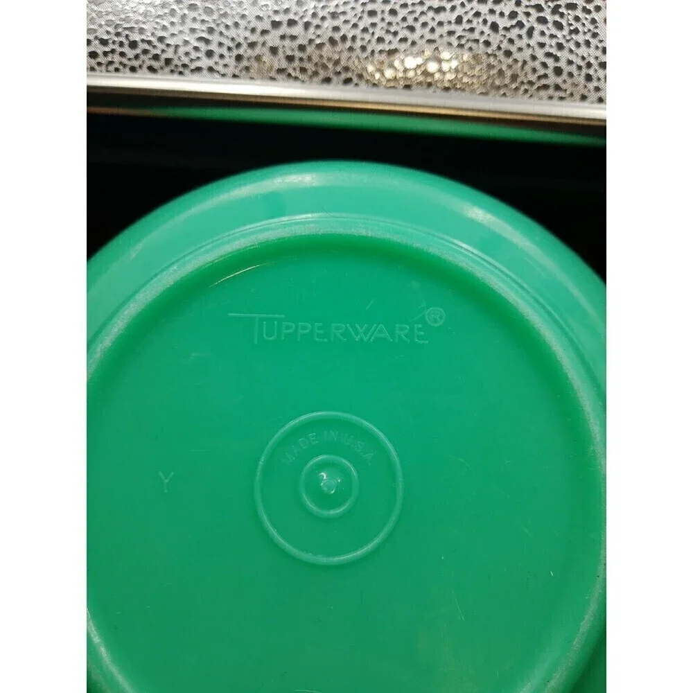 Jadeite Tupperware Lettuce Crisper Keeper 1424-2 with domed Lid 1425-2